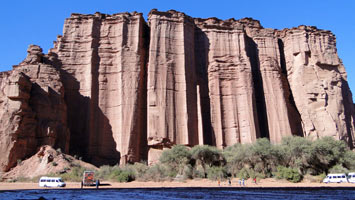Parque de Talampaya. Segunda "estacin". "Jardn botnico" y "chimenea"