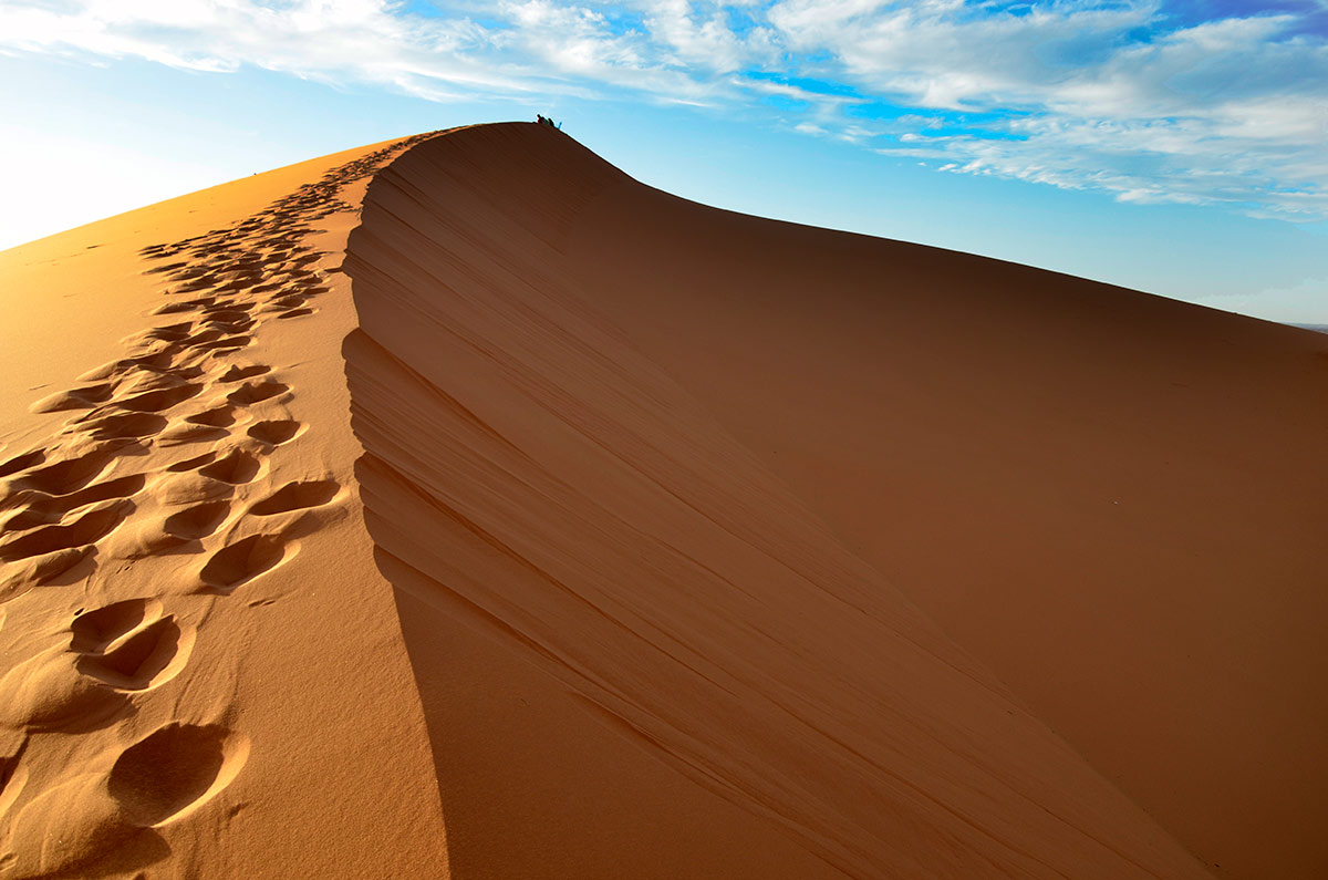 Erg Chebbi - Subiendo la duna