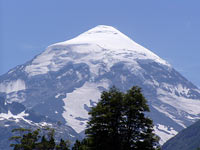 San Marn de los Andes - Lago Huechulaufquen y volcan Lann