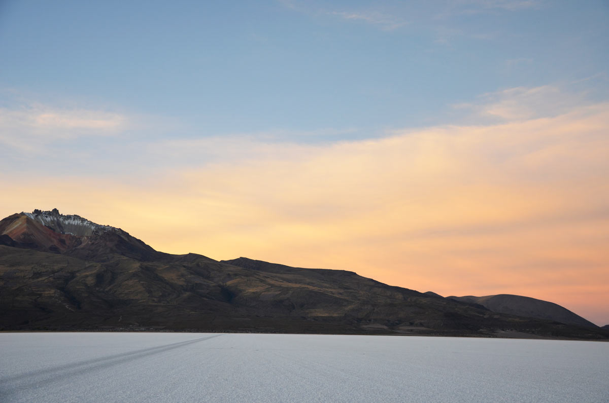 Salar de Uyuni - Atardecer al pie del volcán Tunupa