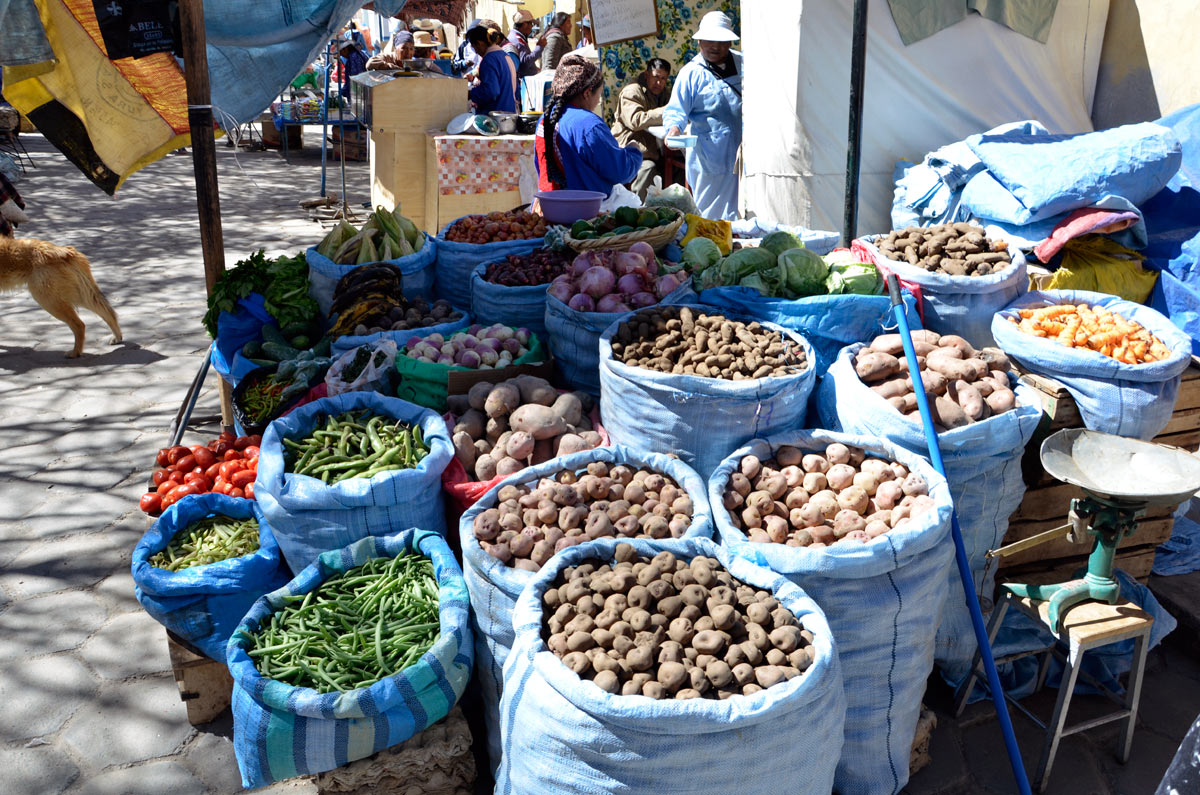 Variedad de papines, en el Mercado Campesino de Uyuni